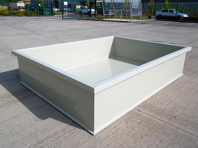 Bund tank in beige polypropylene 2000mm x 1500m x 450mm deep c/w box section top stiffeners