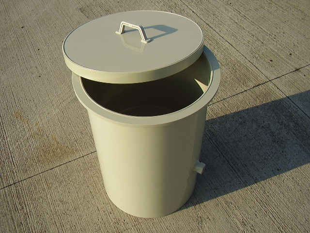Small cylindrical polypropylene tank c/w drop over lid